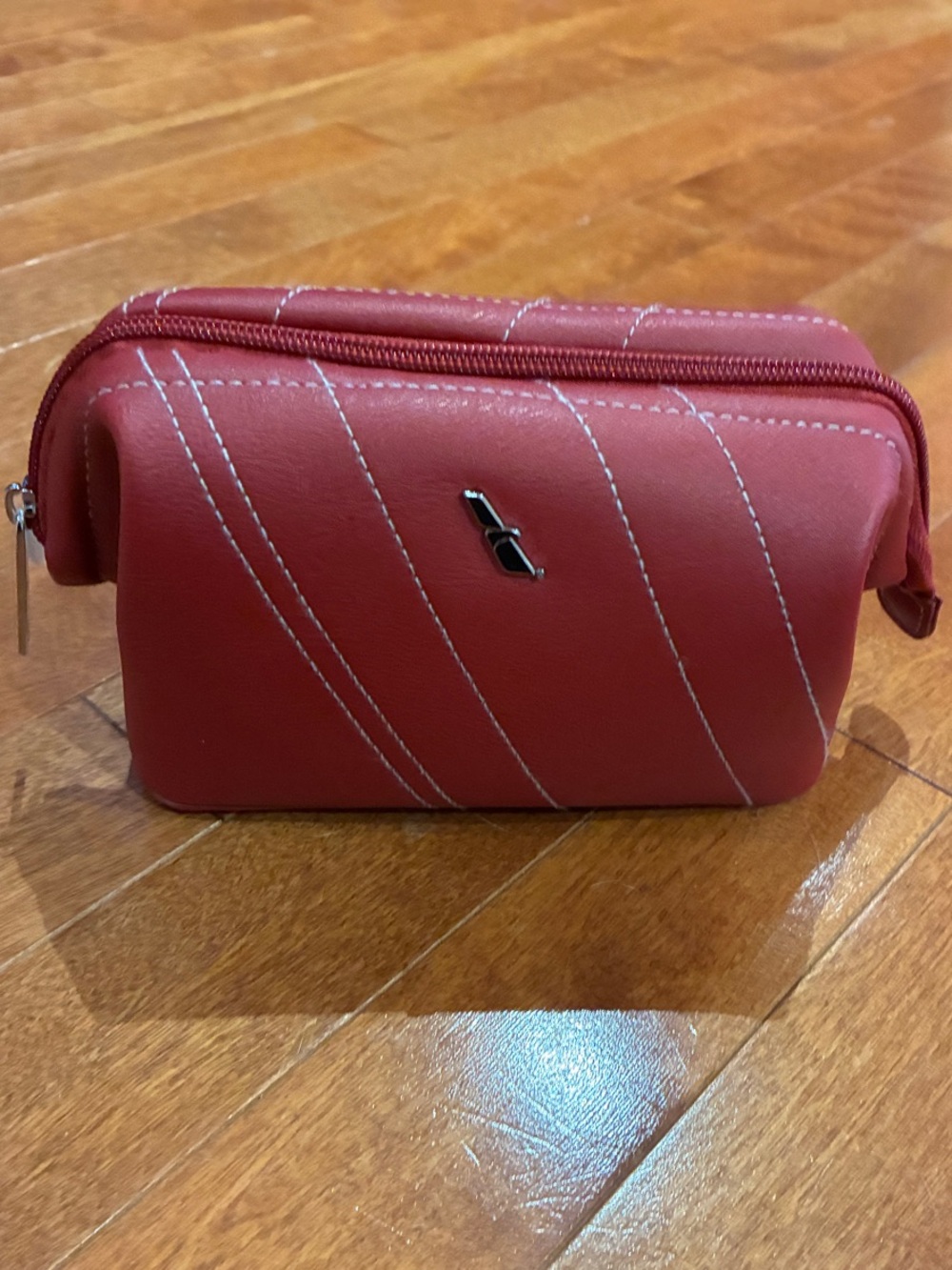 American Airlines Business Class 
Amenity Kit, 100
Years Limited Edition